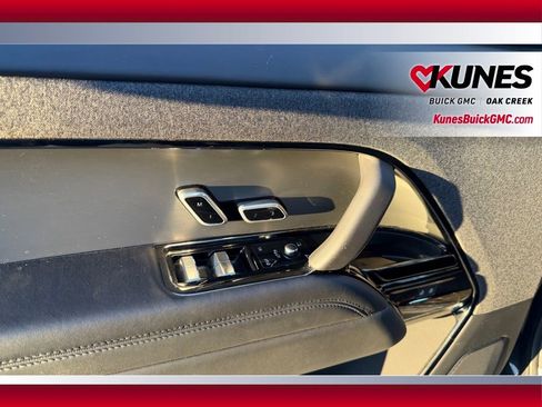 Used 2025 Land Rover Range Rover Sport SE image 12