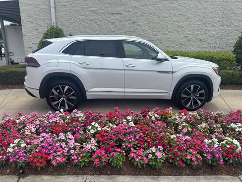 Used 2026 Volkswagen Atlas Cross Sport SEL Premium R-Line AWD/4WD image 8