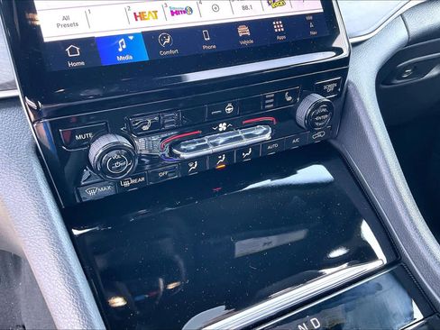 New 2025 Jeep Grand Cherokee L Limited image 18