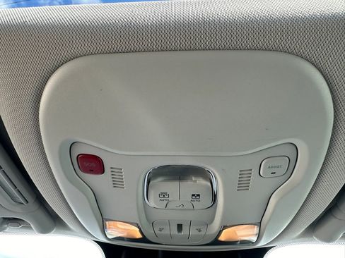 Used 2020 Jeep Renegade Limited w/ UConnect 8.4 Nav Group AWD/4WD image 28