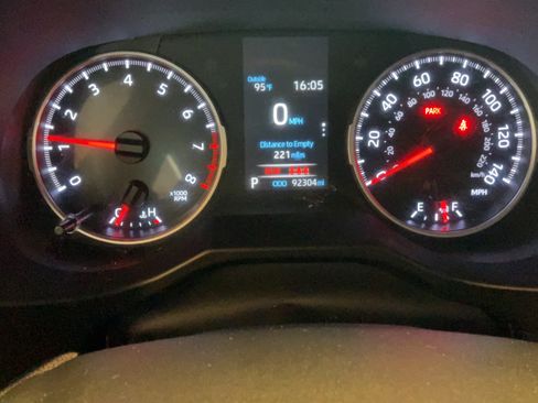 Used 2020 Toyota RAV4 LE FWD image 10