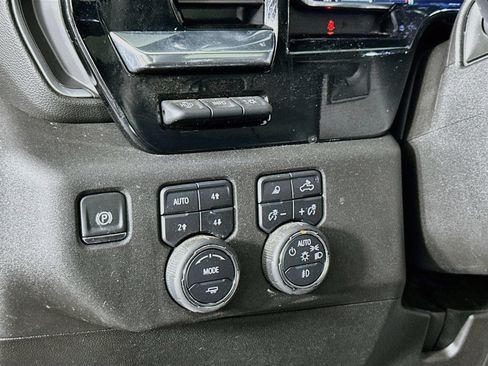 Used 2025 Chevrolet Silverado 2500 High Country w/ Midnight Edition AWD/4WD image 11