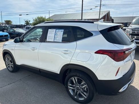 Used 2023 Kia Seltos S w/ Navigation Package AWD/4WD image 5