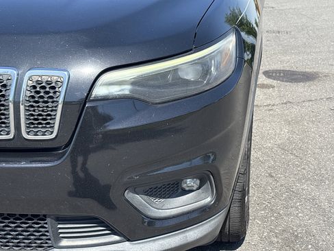 Used 2019 Jeep Cherokee Latitude w/ Cold Weather Group AWD/4WD image 11