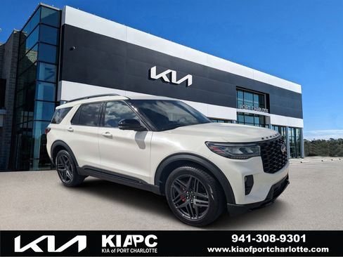 Used 2025 Ford Explorer ST AWD/4WD image 1