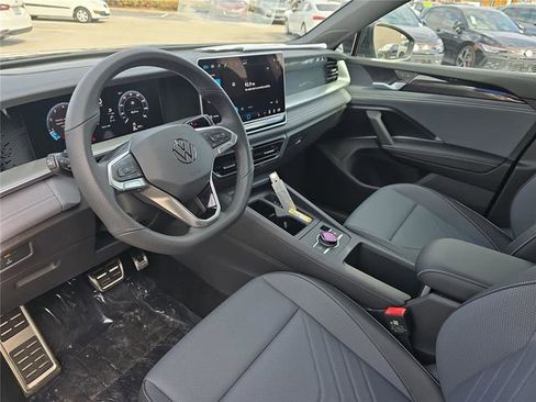 New 2026 Volkswagen Tiguan SE R-Line image 16