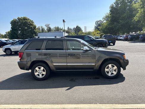 Used 2006 Jeep Grand Cherokee Overland AWD/4WD image 6
