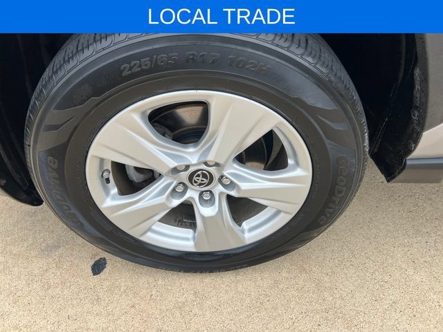 Used 2019 Toyota RAV4 XLE w/ Carpet Mat Package AWD/4WD image 10