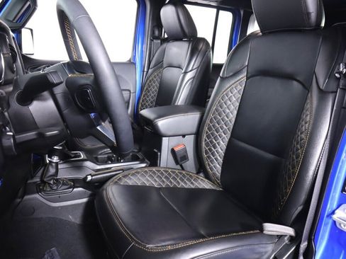 Used 2023 Jeep Wrangler Unlimited Sahara AWD/4WD image 31