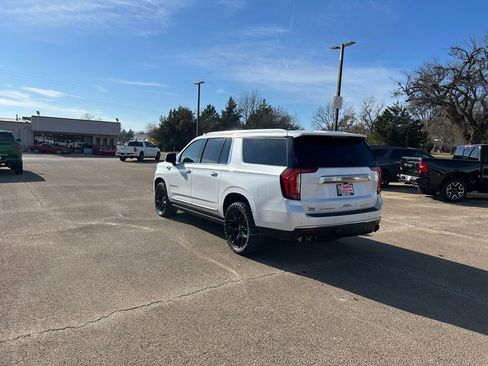 Used 2023 GMC Yukon XL Denali image 3