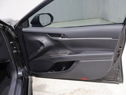 Used 2022 Toyota Camry SE w/ Carpet Mat Package (TMS) AWD/4WD image 23