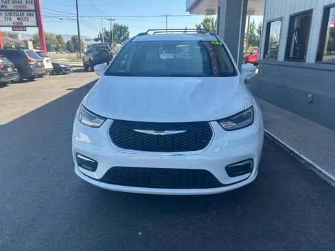 Used 2021 Chrysler Pacifica Touring-L image 34