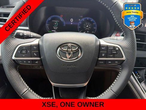 Certified 2025 Toyota Sienna XSE FWD image 26