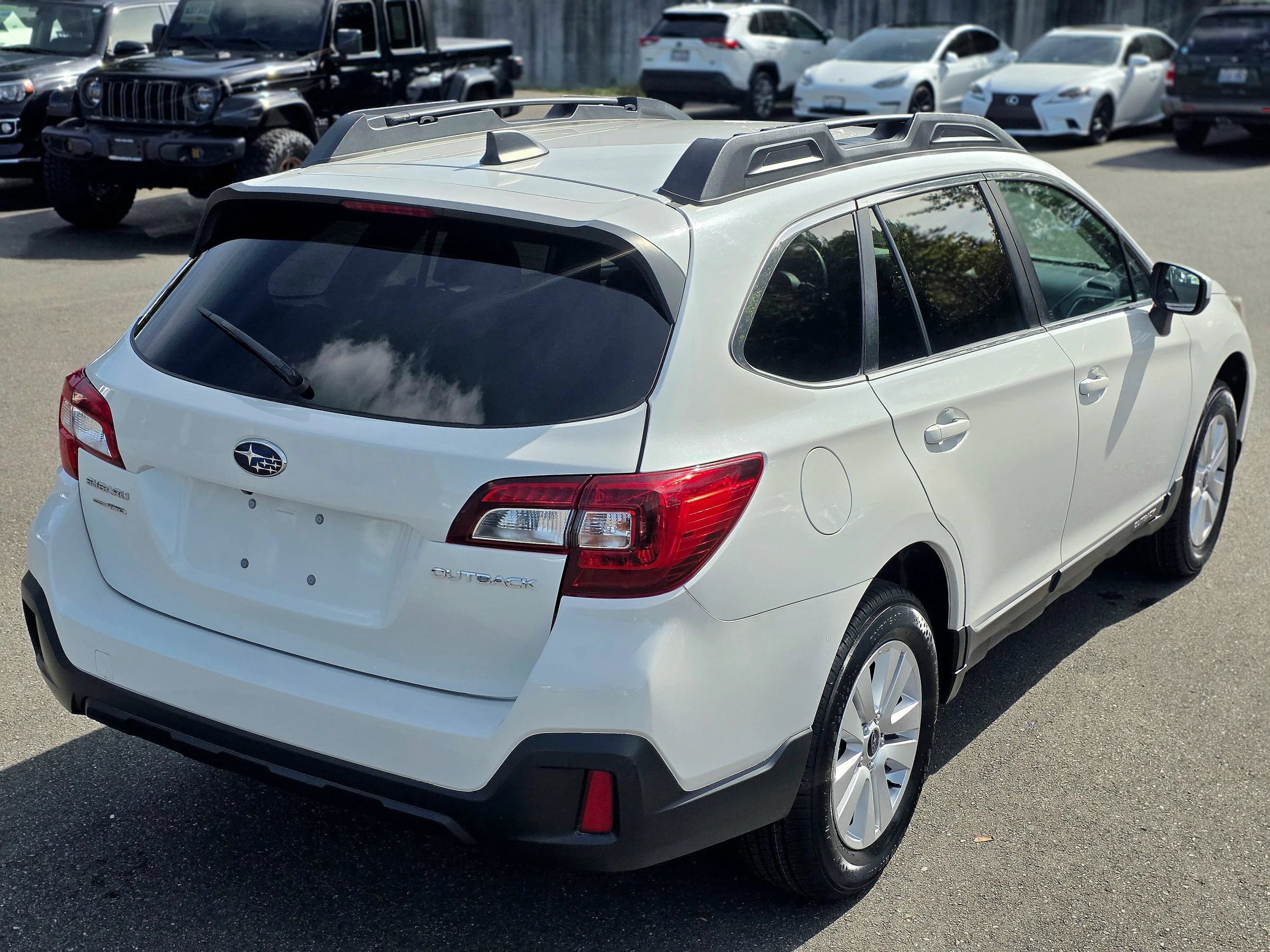 Used 2018 Subaru Outback 2.5i Premium AWD/4WD image 12