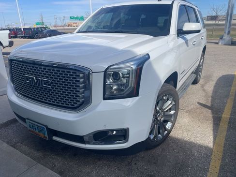 Used 2015 GMC Yukon Denali w/ Touring Package image 9