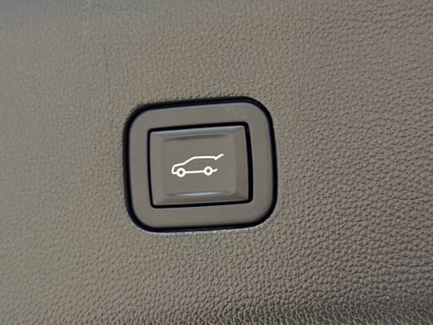 Used 2024 Buick Enclave Premium image 9