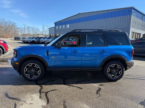 Used 2025 Ford Bronco Sport Outer Banks w/ Outer Banks Tech Package+ image 2