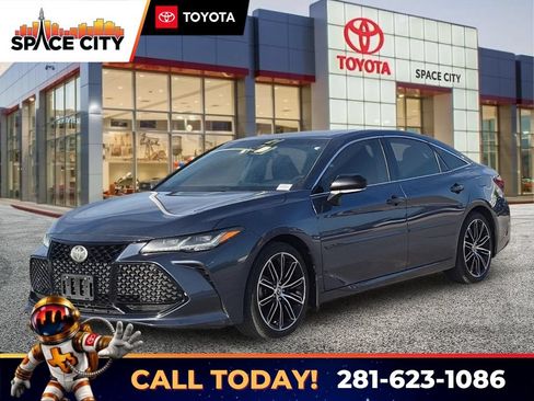Used 2021 Toyota Avalon Touring FWD image 1
