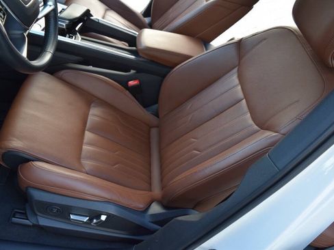 Used 2019 Audi e-tron Prestige w/ Prestige Package AWD/4WD image 38