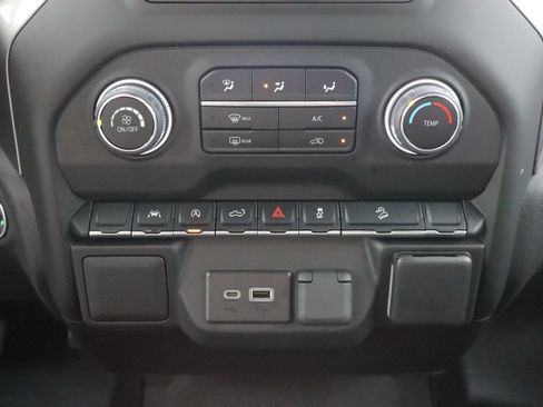 Used 2022 Chevrolet Silverado 1500 Custom Trail Boss AWD/4WD image 11