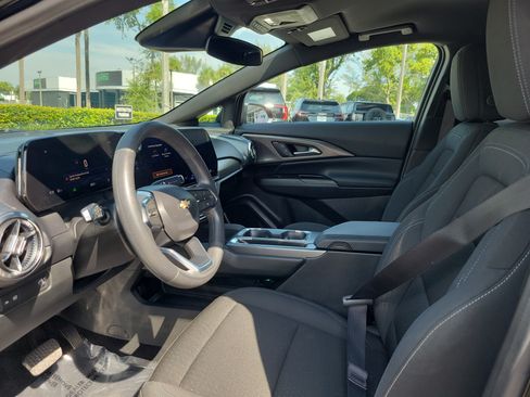 Used 2025 Chevrolet Equinox EV LT FWD image 12