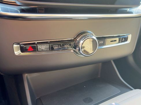 New 2026 Volvo XC90 B6 Plus w/ Protection Package Premier image 18