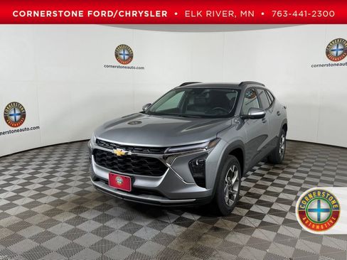 Used 2025 Chevrolet Trax LT w/ LT Convenience Package FWD image 1