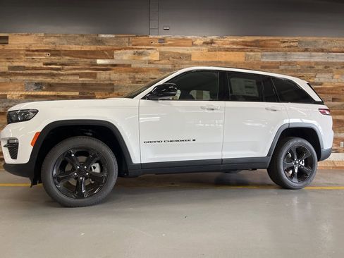New 2025 Jeep Grand Cherokee Limited w/ Black Appearance Package image 19
