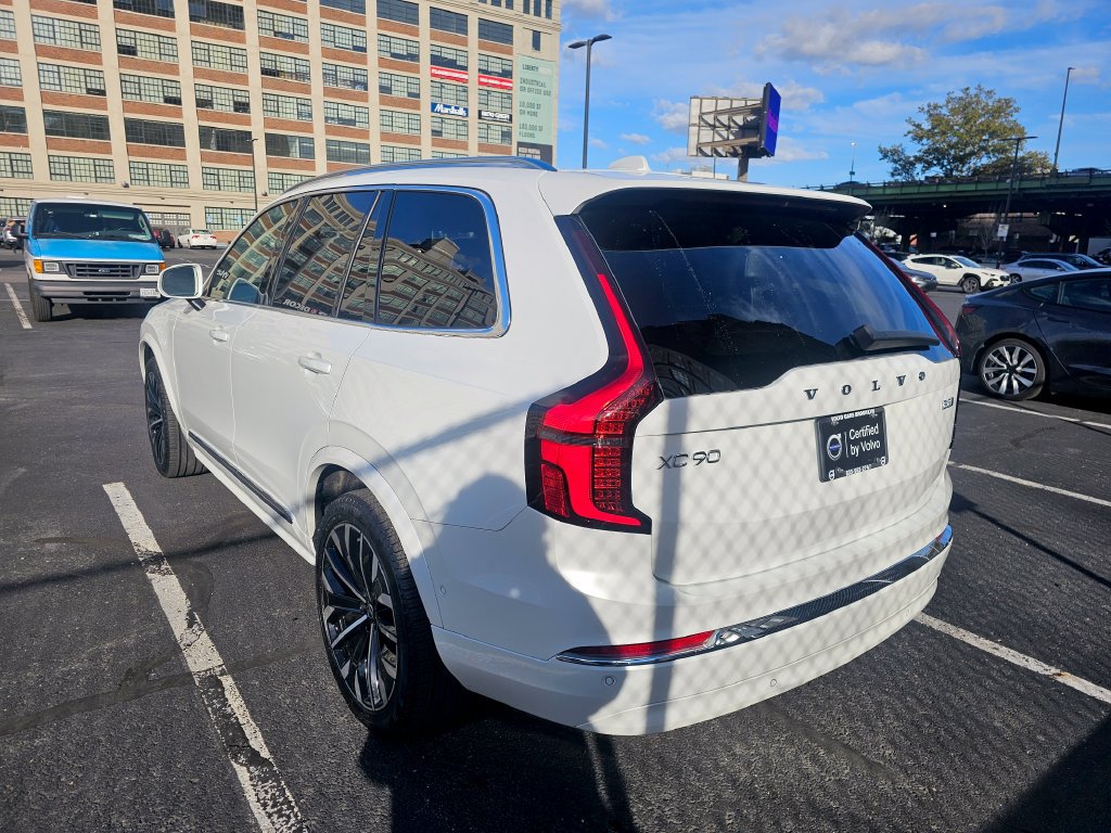 Certified 2025 Volvo XC90 B5 Plus AWD/4WD image 2