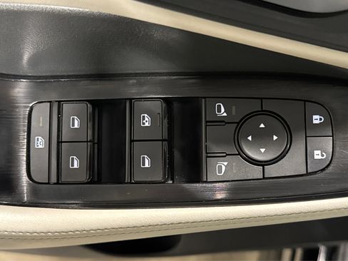 Used 2025 Nissan Rogue SV image 16