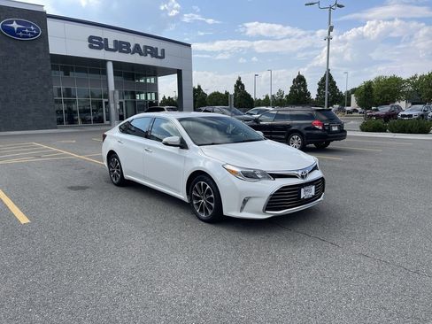 Used 2016 Toyota Avalon XLE FWD image 2