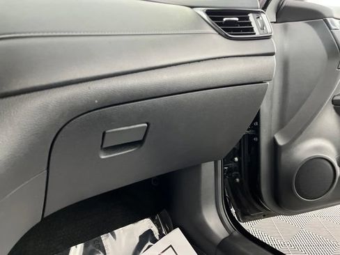 Used 2020 Nissan Rogue S FWD image 35