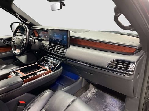 Used 2023 Lincoln Navigator L Reserve image 32