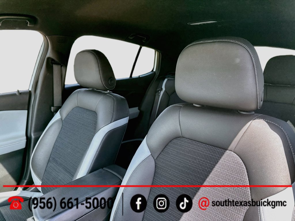 Used 2025 Buick Envista Sport Touring w/ Convenience II Package FWD image 13