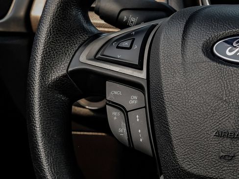 Used 2019 Ford Fusion SE FWD image 16