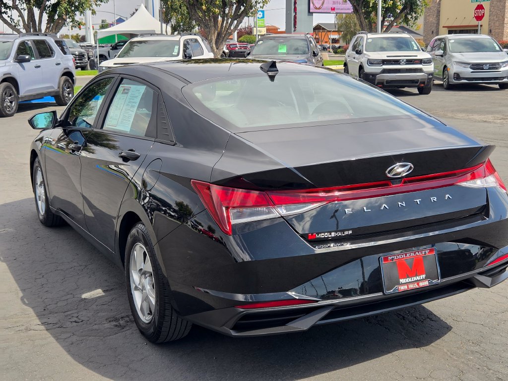 Used 2023 Hyundai Elantra SE FWD image 5