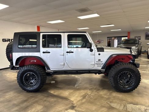 Used 2010 Jeep Wrangler Unlimited Sport image 11