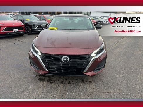 Used 2024 Nissan Altima 2.5 SV FWD image 12