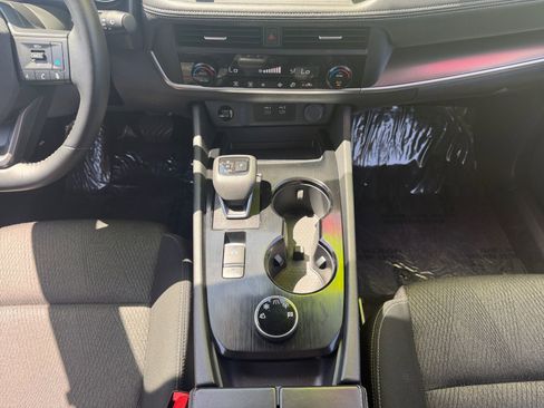 Used 2025 Nissan Rogue SV AWD/4WD image 11