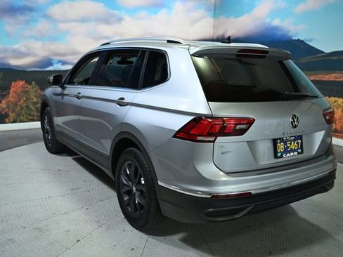 Used 2022 Volkswagen Tiguan SE image 11