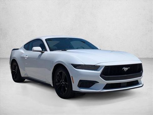 Used 2025 Ford Mustang Coupe RWD image 3