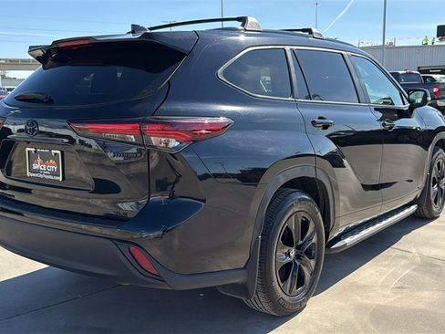 Used 2024 Toyota Highlander XLE image 7
