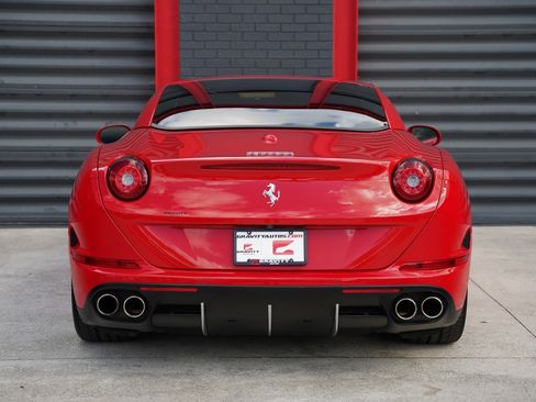 Used 2016 Ferrari California T image 3