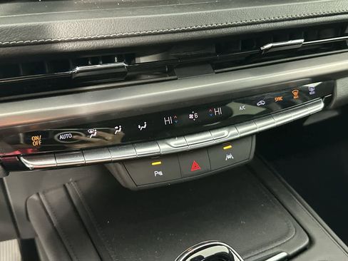 Used 2024 Cadillac XT4 Premium Luxury image 19