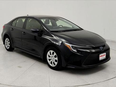 Certified 2025 Toyota Corolla LE image 1