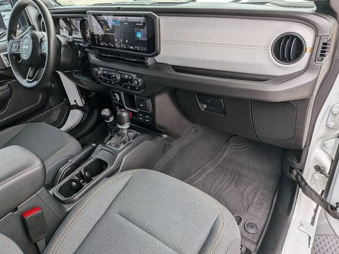 Used 2024 Jeep Gladiator Sport AWD/4WD image 20