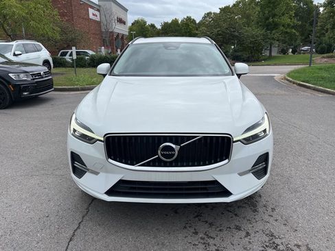Used 2022 Volvo XC60 B5 Momentum image 2