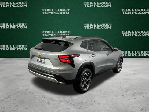 Used 2025 Chevrolet Trax LT w/ LT Convenience Package image 5