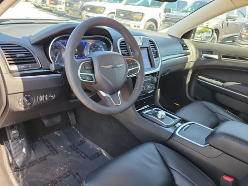 Used 2023 Chrysler 300 Touring L RWD image 9