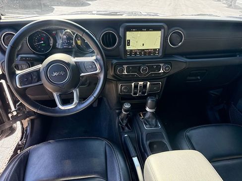 Used 2022 Jeep Wrangler Unlimited Sahara image 25